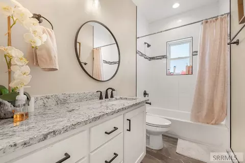 Bath - 970 Pine Brook Ln, Rexburg, ID 83440 photo 3 of 4