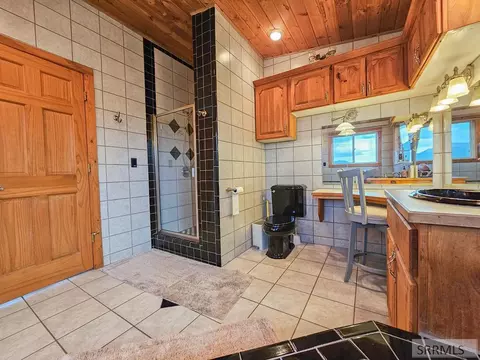 Bath - 3258 N 3350 W, Moore, ID 83255 photo 3 of 7