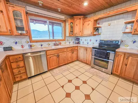Kitchen - 3258 N 3350 W, Moore, ID 83255 photo 2 of 3