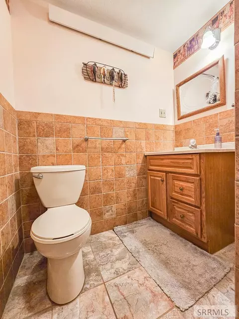 Bath - 3258 N 3350 W, Moore, ID 83255 photo 5 of 7