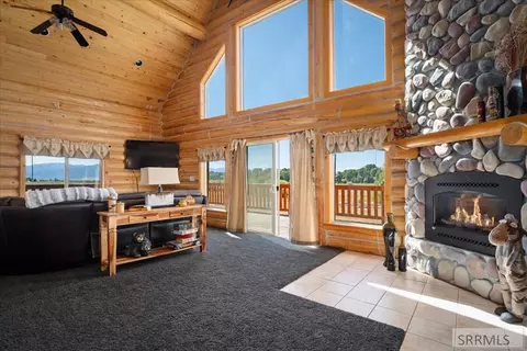 Living - 11021108 Pineview Ln, Driggs, ID 83422 photo 3 of 6