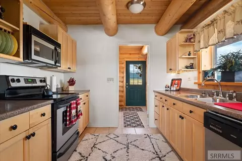 Kitchen - 11021108 Pineview Ln, Driggs, ID 83422 photo 1 of 2