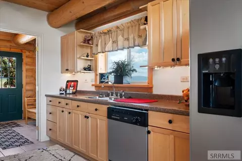 Kitchen - 11021108 Pineview Ln, Driggs, ID 83422 photo 2 of 2