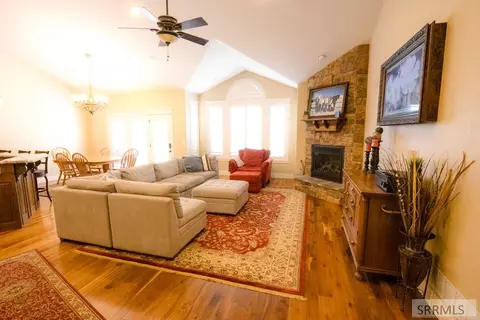 Living - 354 Eagle Smt, Rexburg, ID 83440 photo 2 of 3