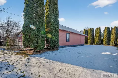 Exterior - 1002 E St, Rupert, ID 83350 photo 4 of 9