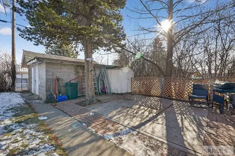 Exterior - 1002 E St, Rupert, ID 83350 photo 6 of 9