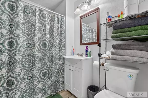 Bath - 1002 E St, Rupert, ID 83350 photo 1 of 1