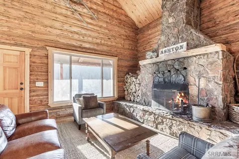 Living - 1547 Cherry Butte Rd, Ashton, ID 83420 photo 2 of 6