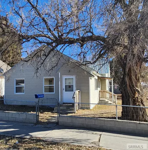 204 Grand Ave, Arco, ID 83213