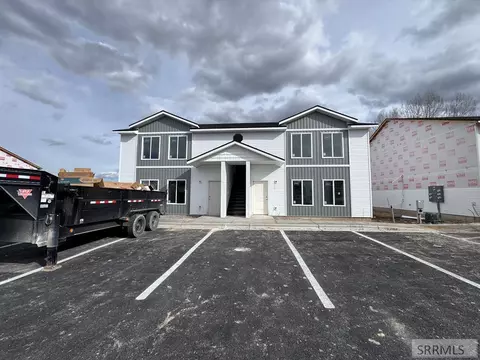 5400 Park Lawn Dr, Chubbuck, ID 83202