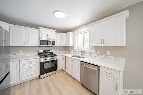 Kitchen - 3879 E Ash Ln, Rigby, ID 83442 photo 2 of 6