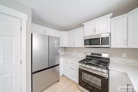 Kitchen - 3879 E Ash Ln, Rigby, ID 83442 photo 4 of 6