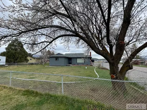 2 Chaffin Ln, Salmon, ID 83467