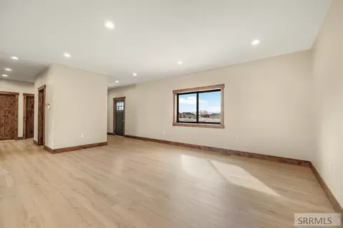 Living - 2911 Hackamore Dr, Saint Anthony, ID 83445 photo 3 of 4