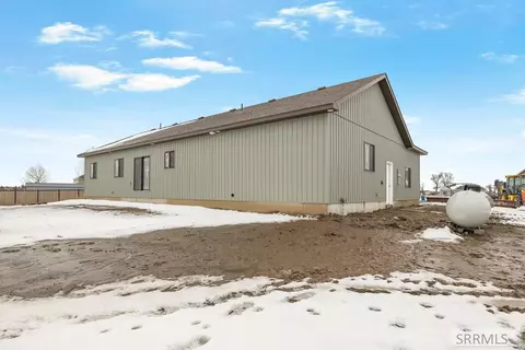 Exterior - 2911 Hackamore Dr, Saint Anthony, ID 83445 photo 3 of 4