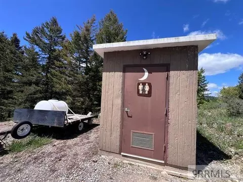 Bath - 1831 Donna Dr, Bancroft, ID 83276 photo 1 of 3