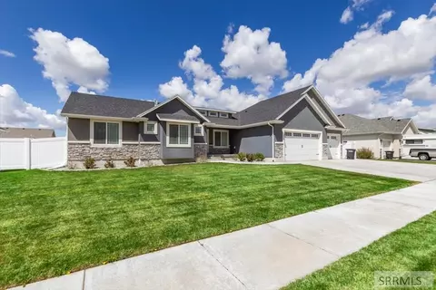 1952 47th St, Ammon, ID 83401