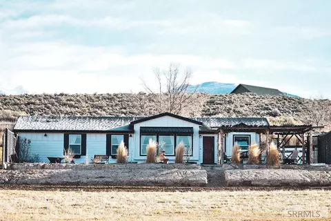 56 Country Living Ln, Salmon, ID 83467