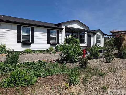 56 Country Living Ln, Salmon, ID 83467