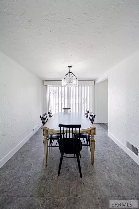 Dining - 2955 S Central Ave, Ammon, ID 83406 photo 2 of 3
