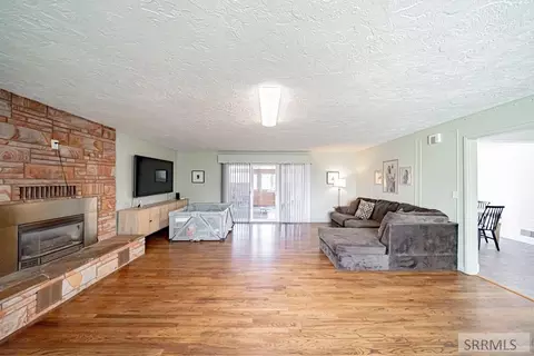 Living - 2955 S Central Ave, Ammon, ID 83406 photo 1 of 2