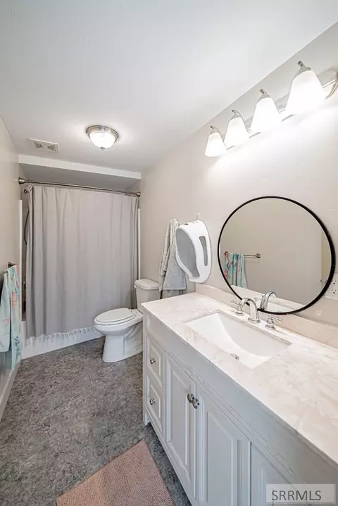 Bath - 2955 S Central Ave, Ammon, ID 83406 photo 2 of 4