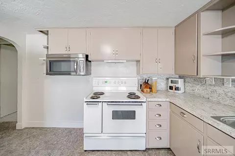 Kitchen - 2955 S Central Ave, Ammon, ID 83406 photo 5 of 7