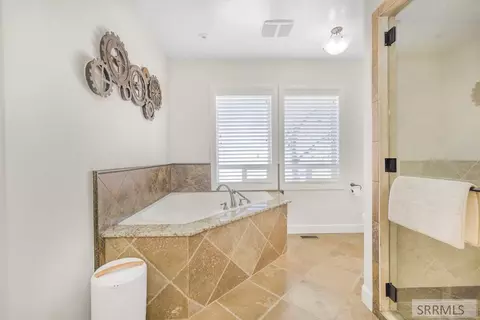 Bath - 3944 Schaefer Ln, Ashton, ID 83420 photo 5 of 12