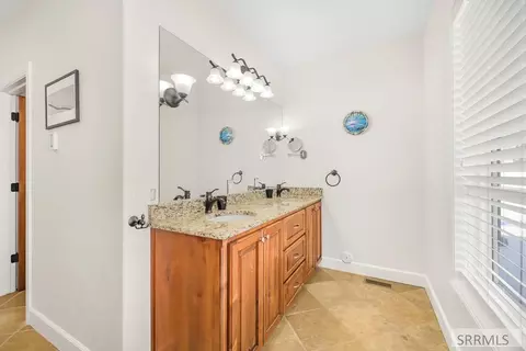 Bath - 3944 Schaefer Ln, Ashton, ID 83420 photo 3 of 12