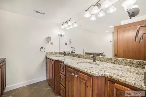 Bath - 3944 Schaefer Ln, Ashton, ID 83420 photo 9 of 12