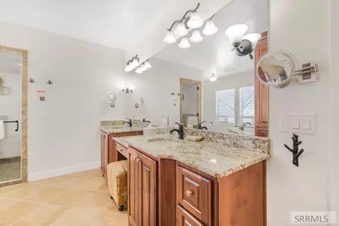 Bath - 3944 Schaefer Ln, Ashton, ID 83420 photo 4 of 12