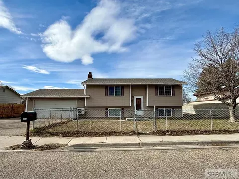 155 Hummingbird Ln, Shelley, ID 83274