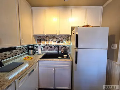 Kitchen - 401 S 3rd St, Leadore, ID 83464 photo 3 of 4