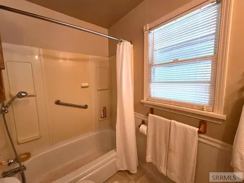 Bath - 401 S 3rd St, Leadore, ID 83464 photo 2 of 2