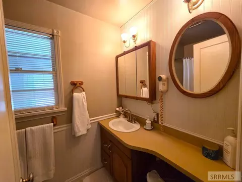 Bath - 401 S 3rd St, Leadore, ID 83464 photo 1 of 2