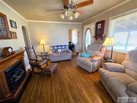 Living - 401 S 3rd St, Leadore, ID 83464 photo 2 of 4