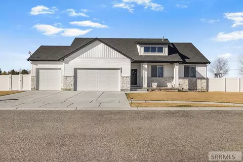 2525 E Pinnacle Dr, Idaho Falls, ID 83401