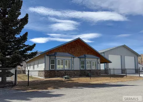 801 Forest Dr, Mackay, ID 83251
