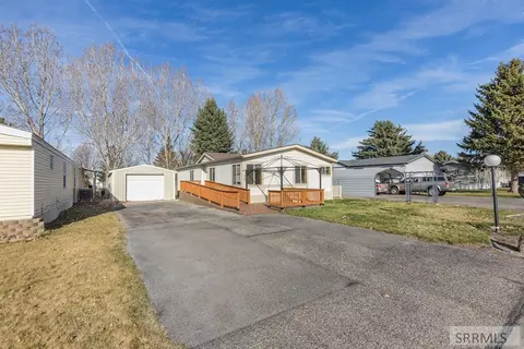 2143 N Whispering Pines Dr, Idaho Falls, ID 83401