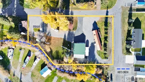 107 109 Willow St, Mackay, ID 83251