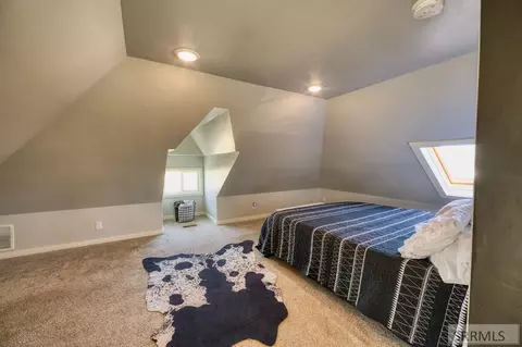 Bedroom - 3275 E 650 N, Menan, ID 83434 photo 2 of 6