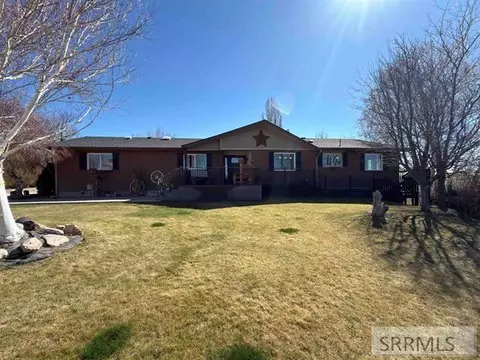 2920 Ferry Hollow Rd, American Falls, ID 83211