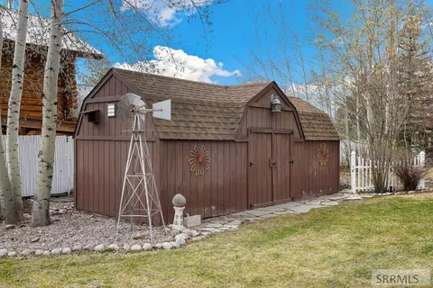Exterior - 80 S 4th St, Driggs, ID 83422 photo 8 of 19