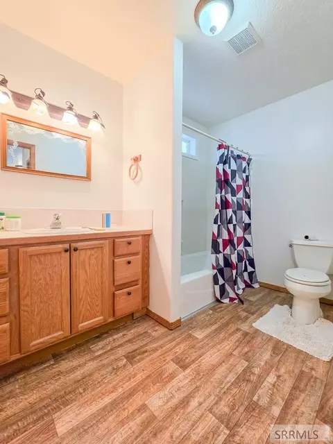 Bath - 3530 W 4050 N, Moore, ID 83255 photo 2 of 3