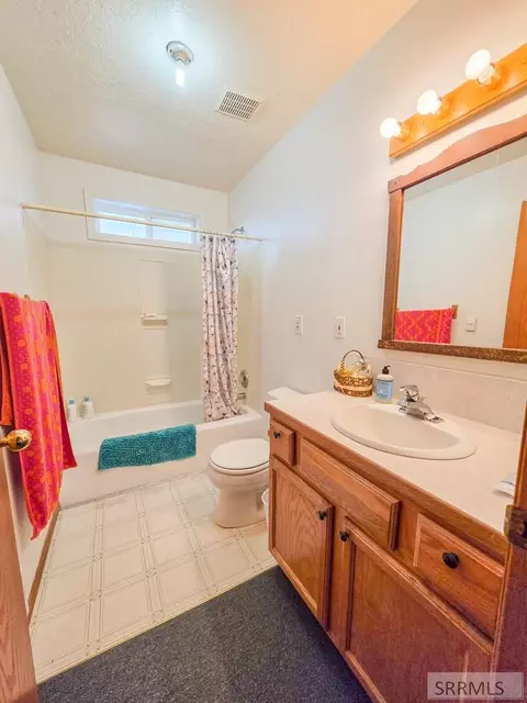 Bath - 3530 W 4050 N, Moore, ID 83255 photo 3 of 3