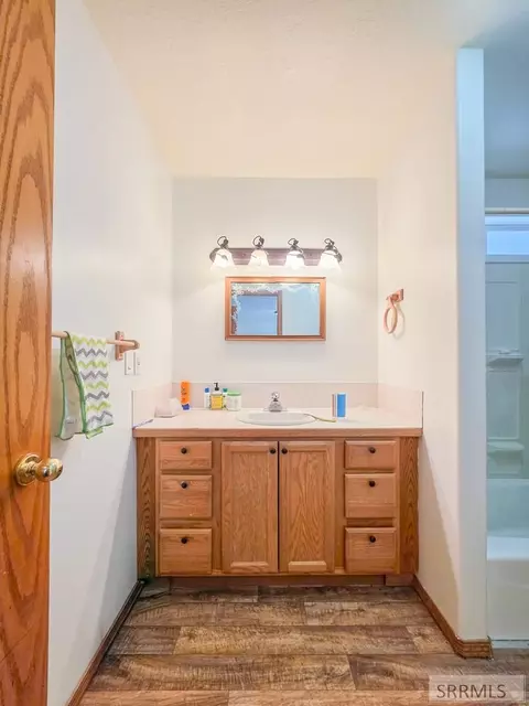 Bath - 3530 W 4050 N, Moore, ID 83255 photo 1 of 3