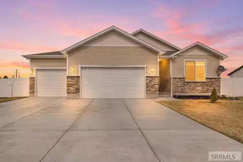 2475 Pinnacle Dr, Idaho Falls, ID 83401