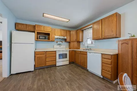 Kitchen - 335 Augusta Dr, Arco, ID 83213 photo 2 of 2