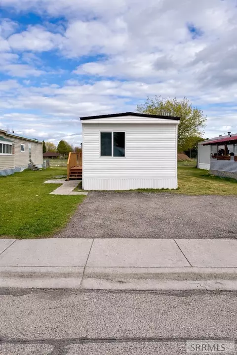 275 W Oak St #55, Shelley, ID 83274