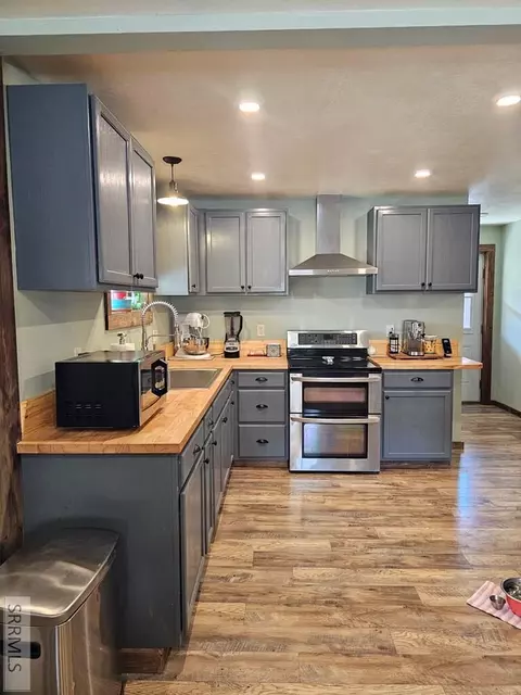 Kitchen - 24 Pickett Loop, Challis, ID 83226 photo 1 of 5